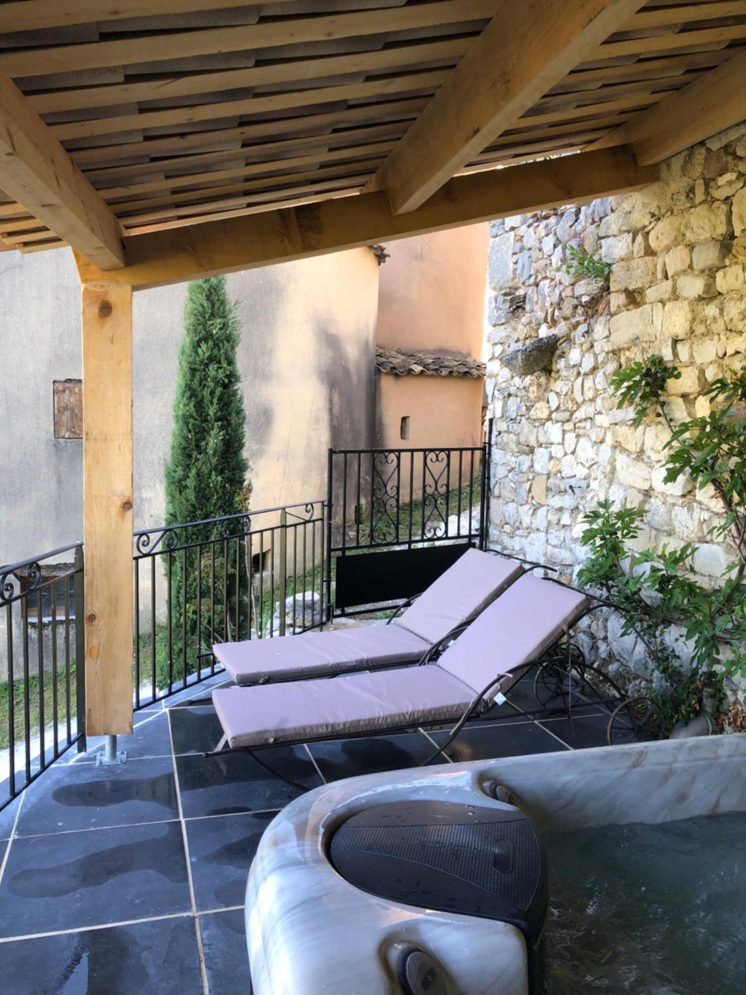 Hotel L'Oustau De La Font Reilhanette Exterior foto
