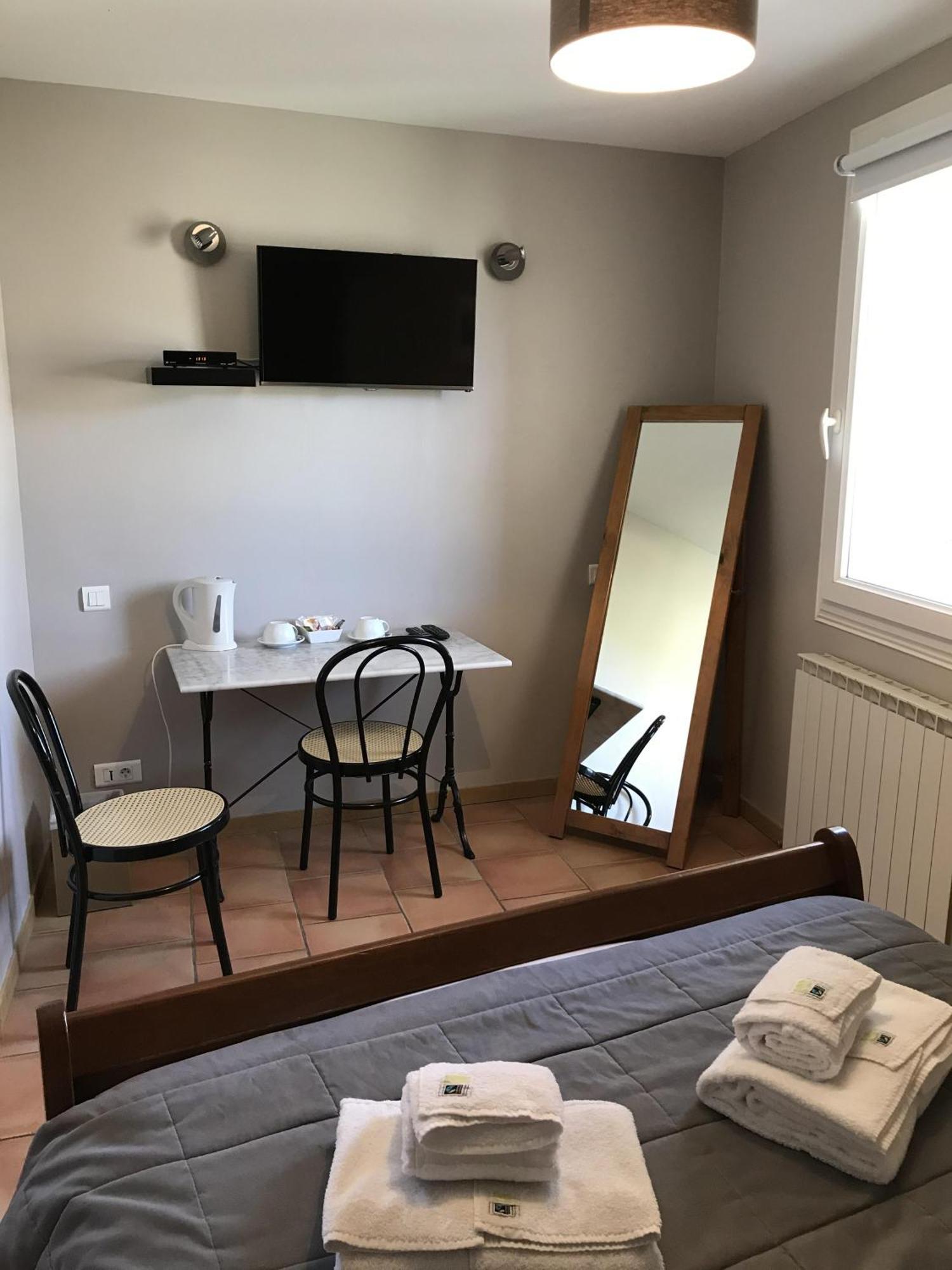 Hotel L'Oustau De La Font Reilhanette Cameră foto